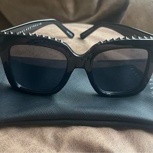 QUAY // ltd ed icy black stud oversized square lens smoke lens sunglasses